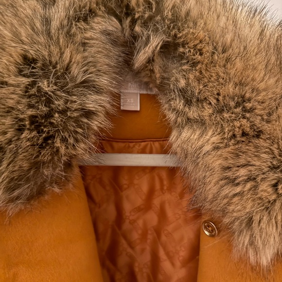 Michael Kors Women's Marigold Double-Breasted Wool Coat with Faux Fur Collar - Picture 4 of 7